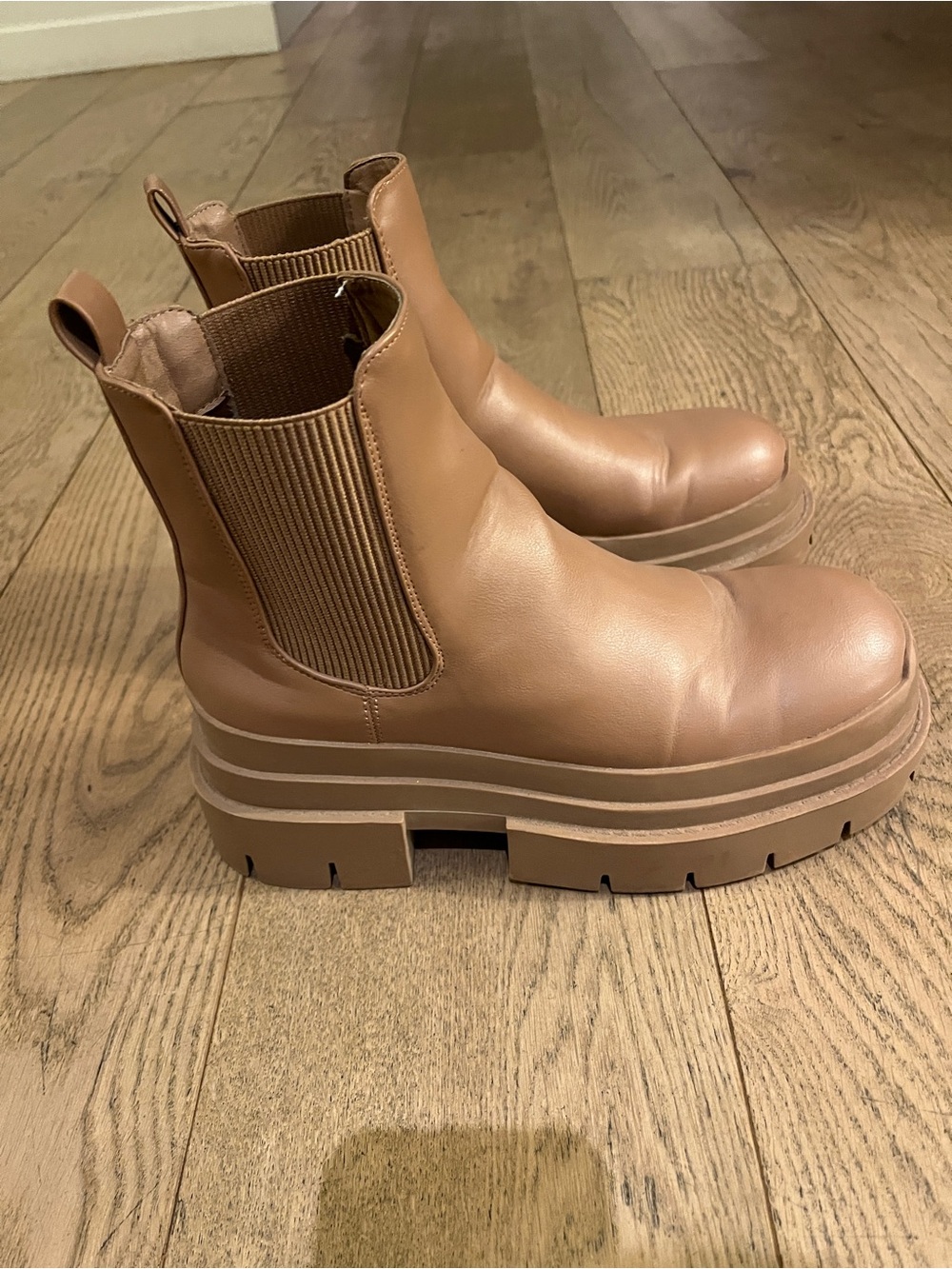 Topshop Chunky Platform Chelsea Boots in Tan